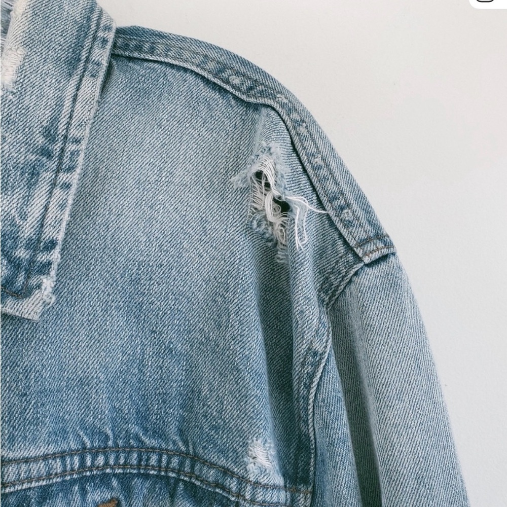 Madewell The Oversized Distressed Jean Jacket in Junction Wash - Picture 5 of 6